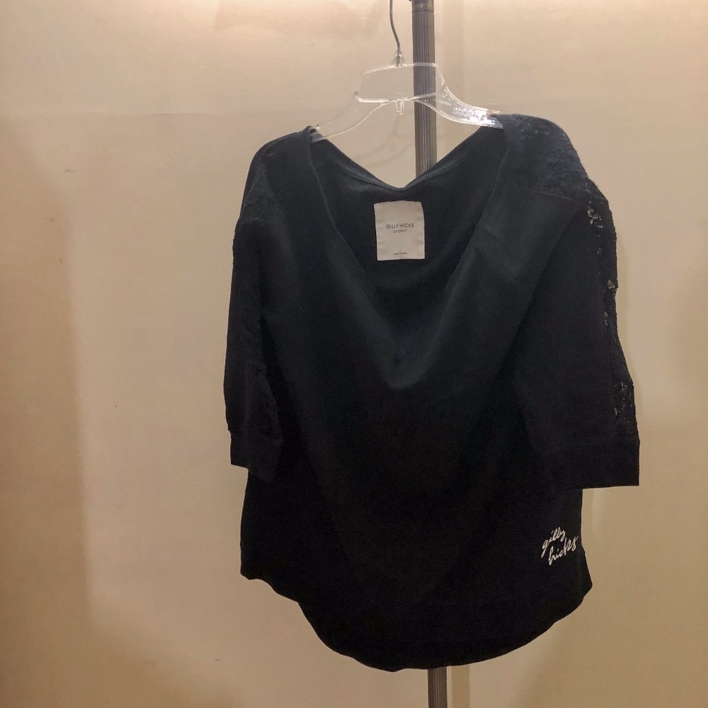 Black mid-sleeve with lace on sleeve